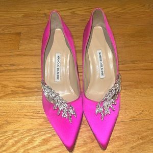 Brand new never worn authentic hot pink satin Manolo Blahnik crystal broach heel